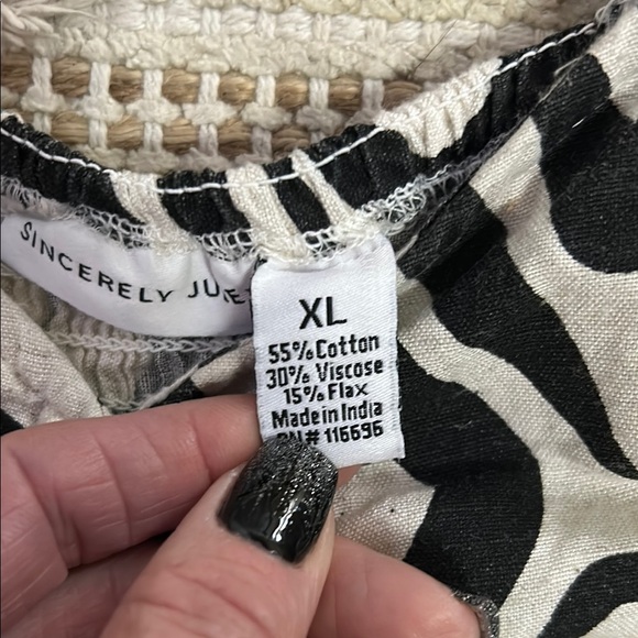 Sincerely Jules Monochrome Swirl Midi Dress - Picture 3 of 9